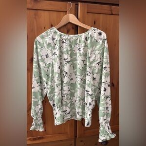 Chic Floral Blouse in Mint Green
